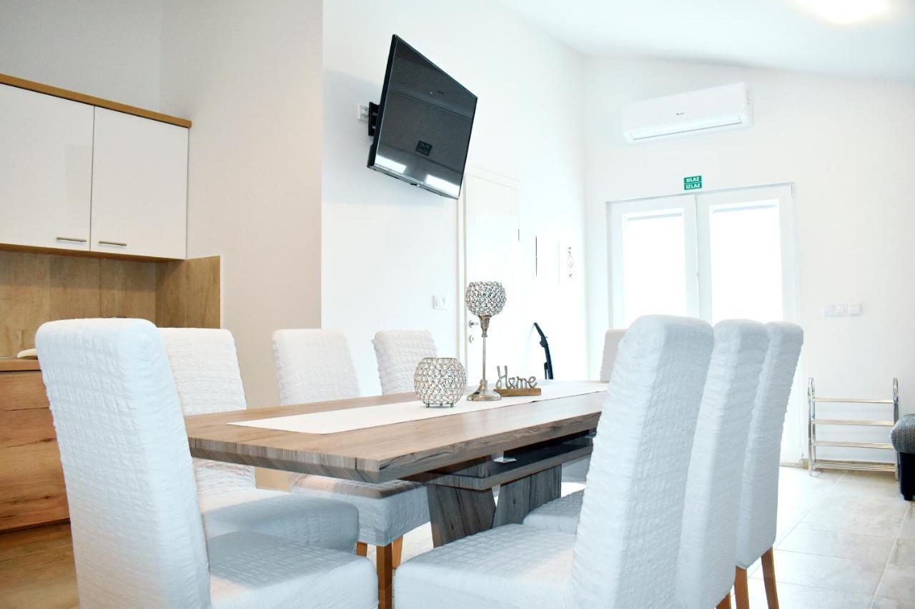 Apartmani Lovrencic Vrsi Ngoại thất bức ảnh