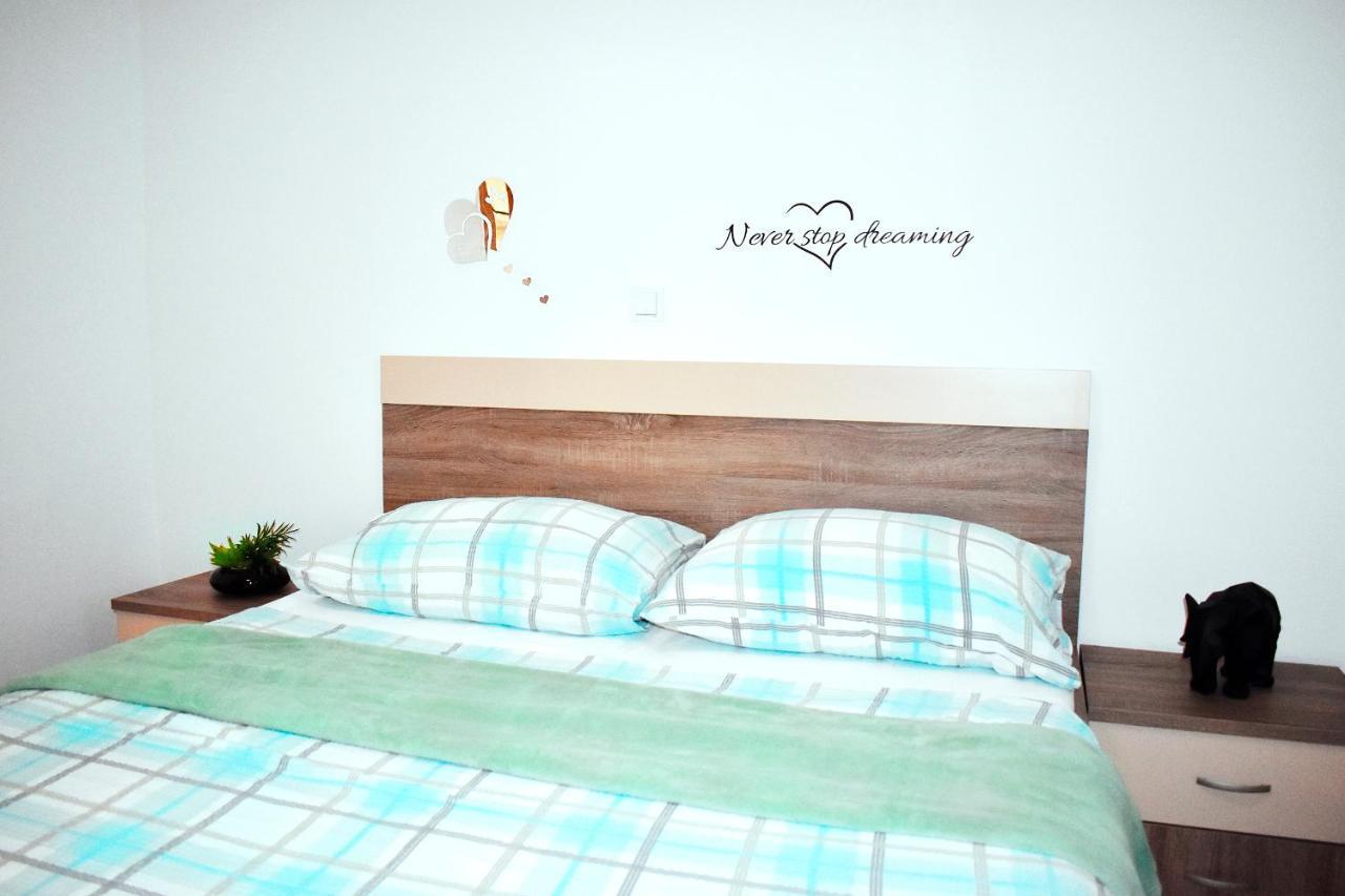 Apartmani Lovrencic Vrsi Ngoại thất bức ảnh