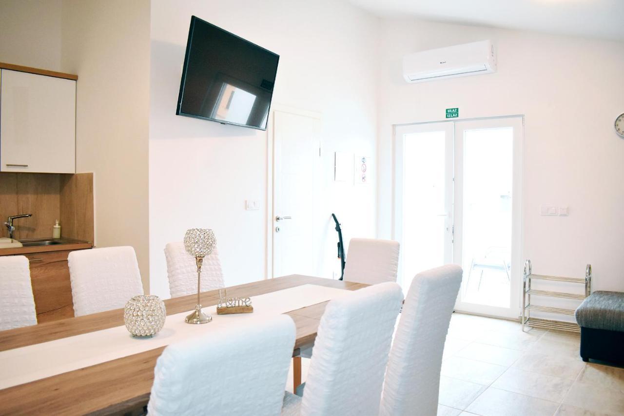 Apartmani Lovrencic Vrsi Ngoại thất bức ảnh