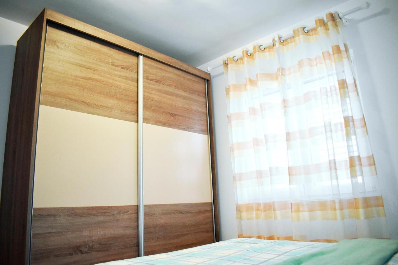 Apartmani Lovrencic Vrsi Ngoại thất bức ảnh