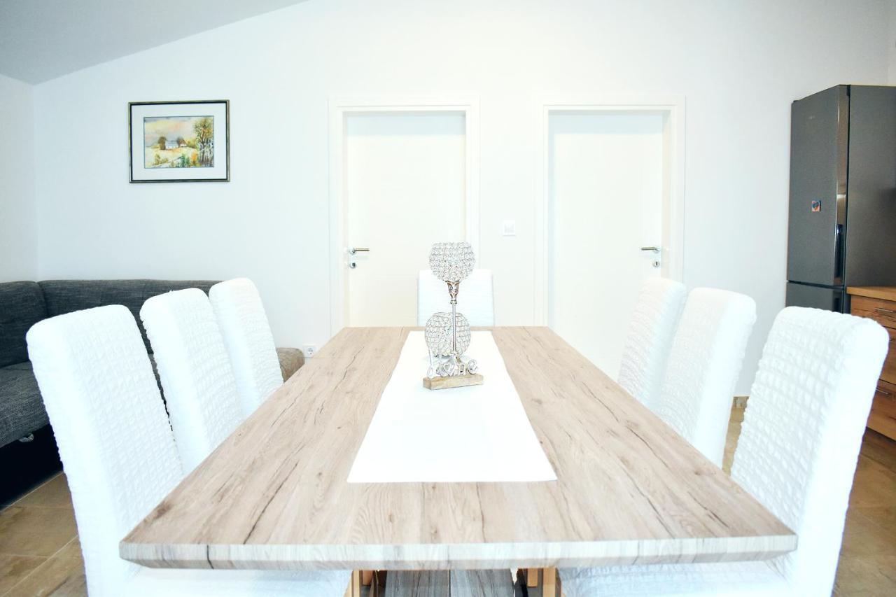 Apartmani Lovrencic Vrsi Ngoại thất bức ảnh