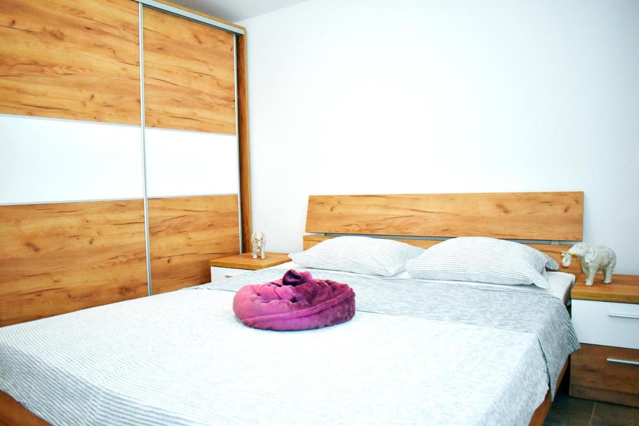 Apartmani Lovrencic Vrsi Ngoại thất bức ảnh