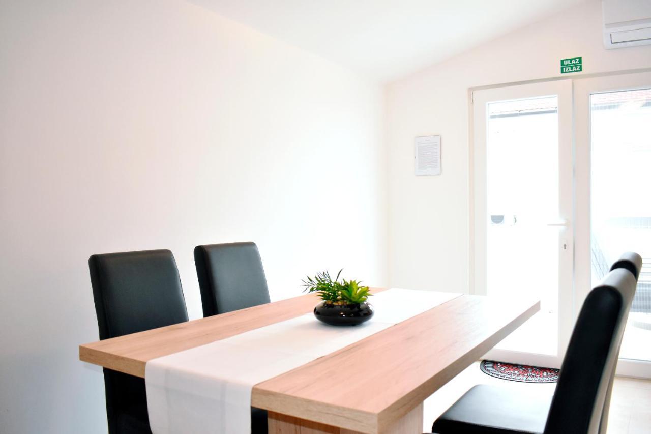 Apartmani Lovrencic Vrsi Ngoại thất bức ảnh