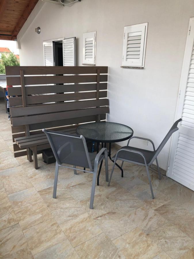 Apartmani Lovrencic Vrsi Ngoại thất bức ảnh