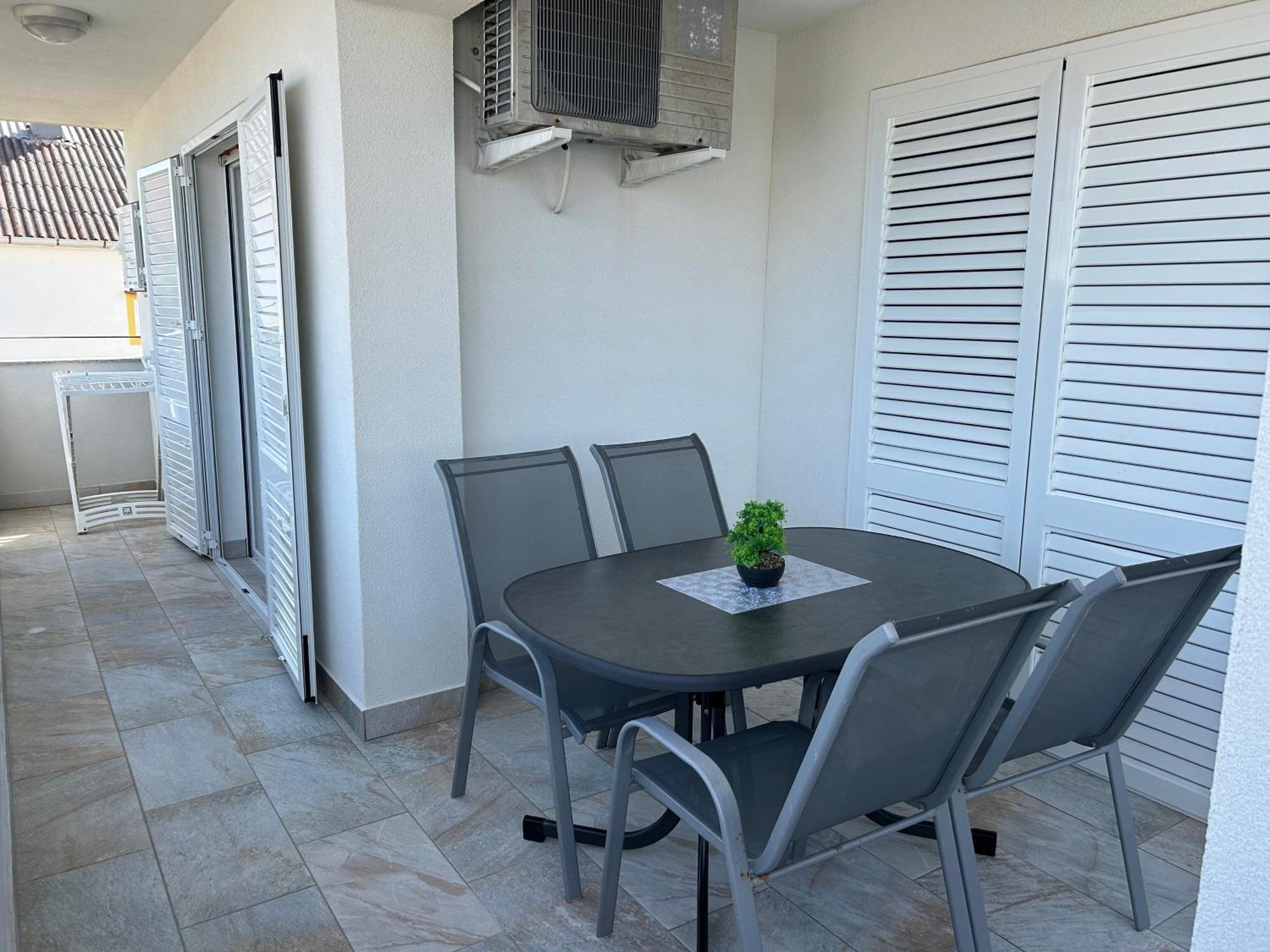 Apartmani Lovrencic Vrsi Ngoại thất bức ảnh