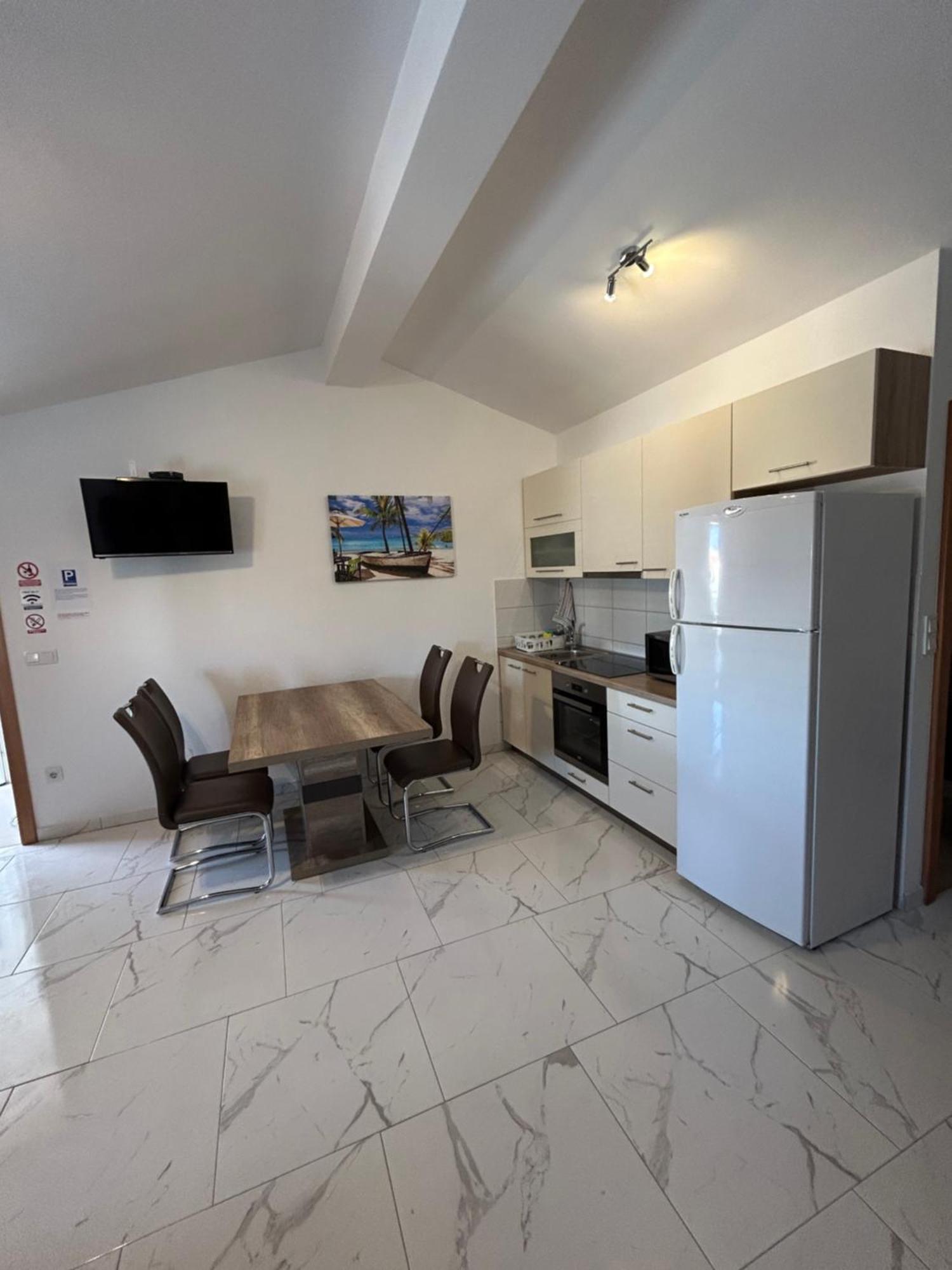 Apartmani Lovrencic Vrsi Ngoại thất bức ảnh