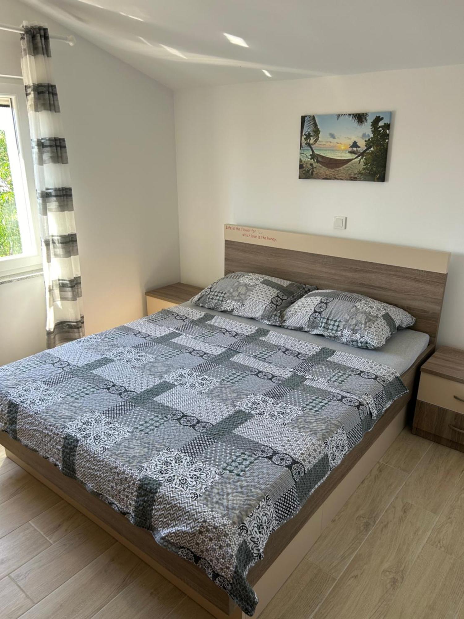 Apartmani Lovrencic Vrsi Ngoại thất bức ảnh