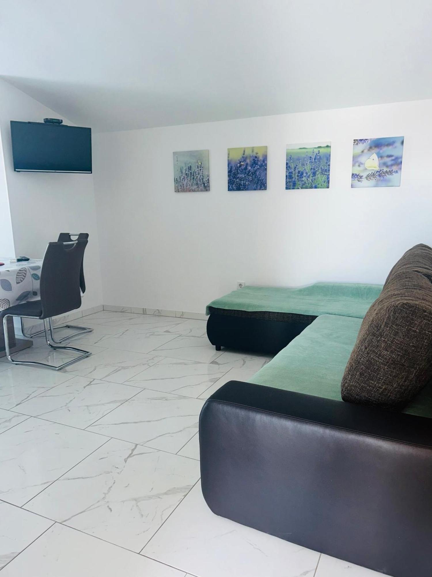 Apartmani Lovrencic Vrsi Ngoại thất bức ảnh