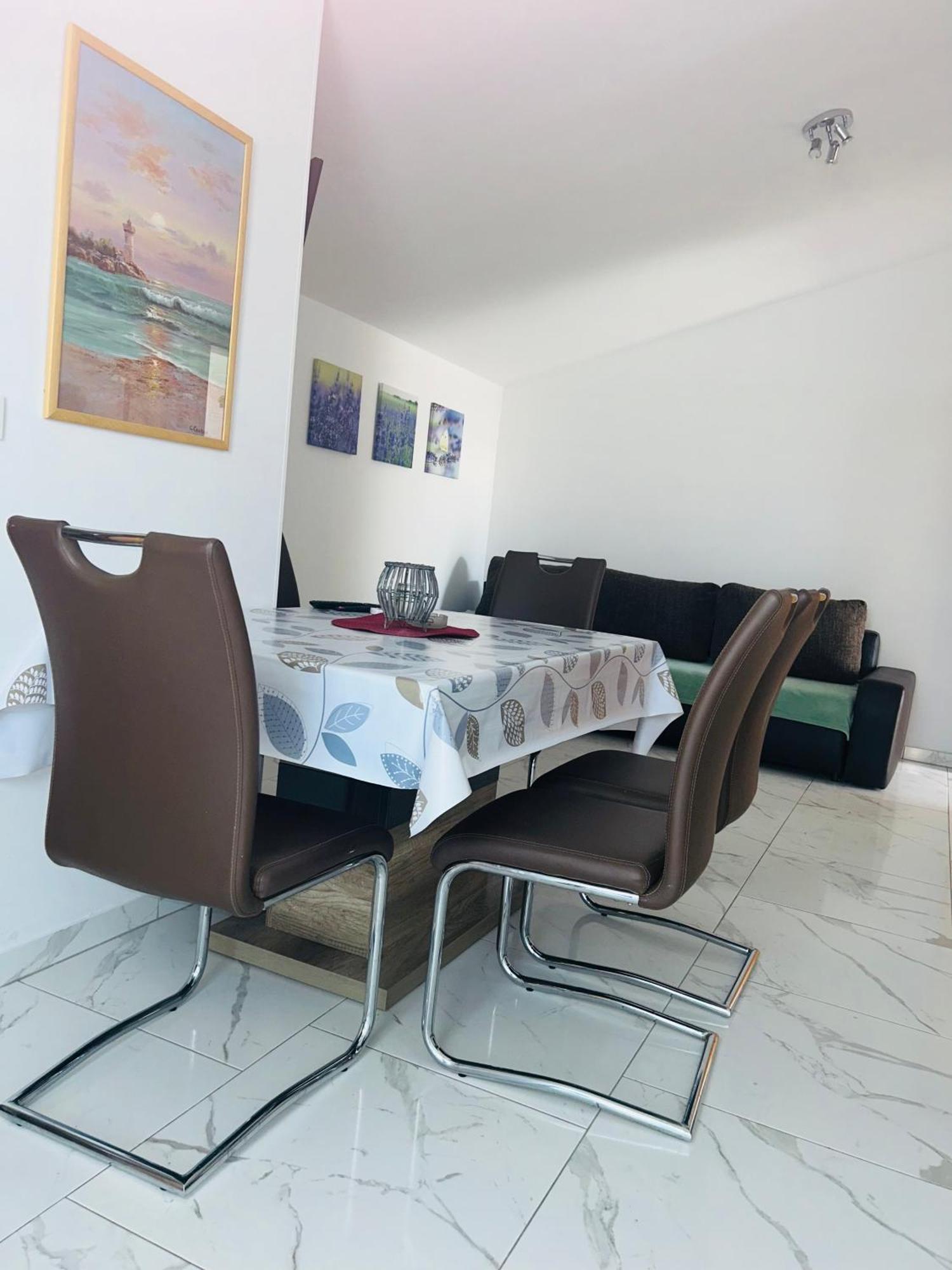 Apartmani Lovrencic Vrsi Ngoại thất bức ảnh